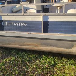 1984 Pontoon, 16×8 Lowes boat .