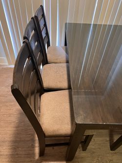 Dinnig Table 6 Chairs 