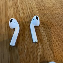 Apple AirPods 2nd Gen Good Condition