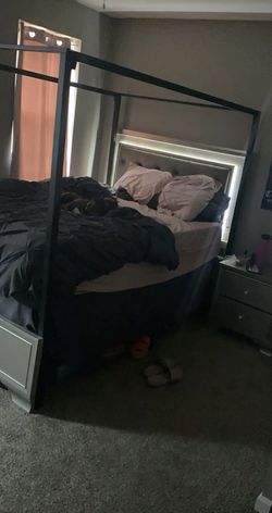 Grey Glam Queen Furniture Set