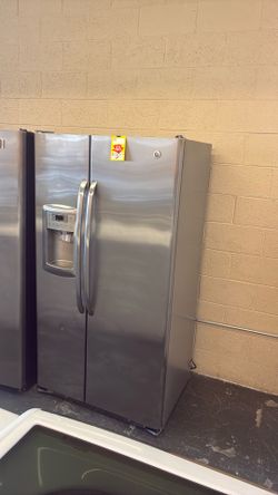 Nice GE side by side refrigerator