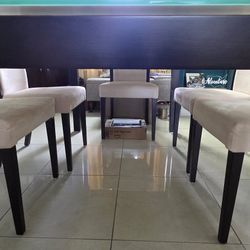 Like new dinning Room Table And Chairs 