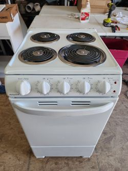 BRAND NEW GE Hotpoint 20 in. 4-Burner Element Free-Standing Electric Range in White