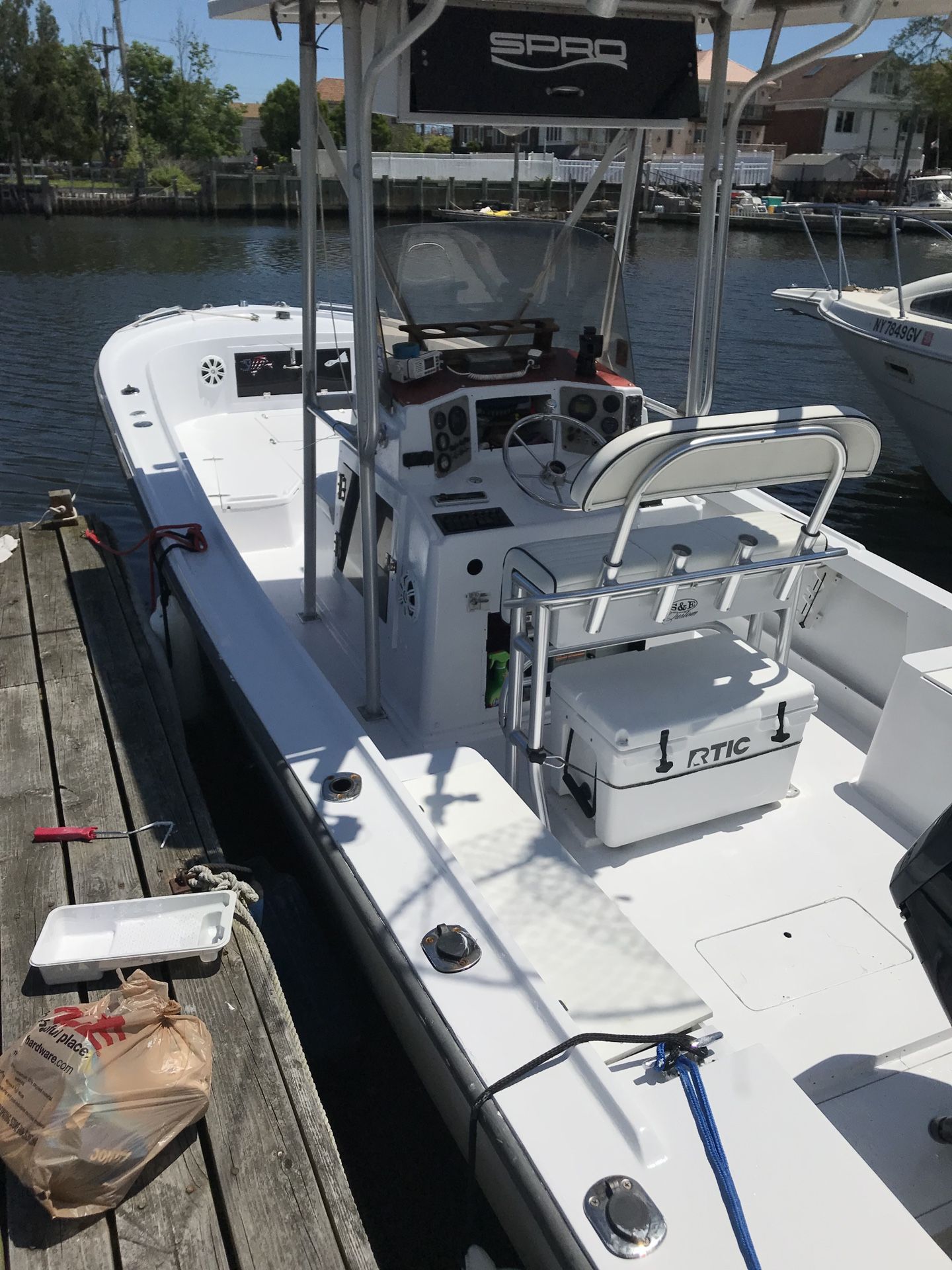 235 mako center console with trailer!