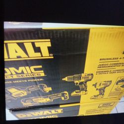 DEWALT 4 PC COMBO SET