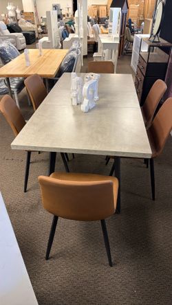 Set Of 7 dining table And Chairs