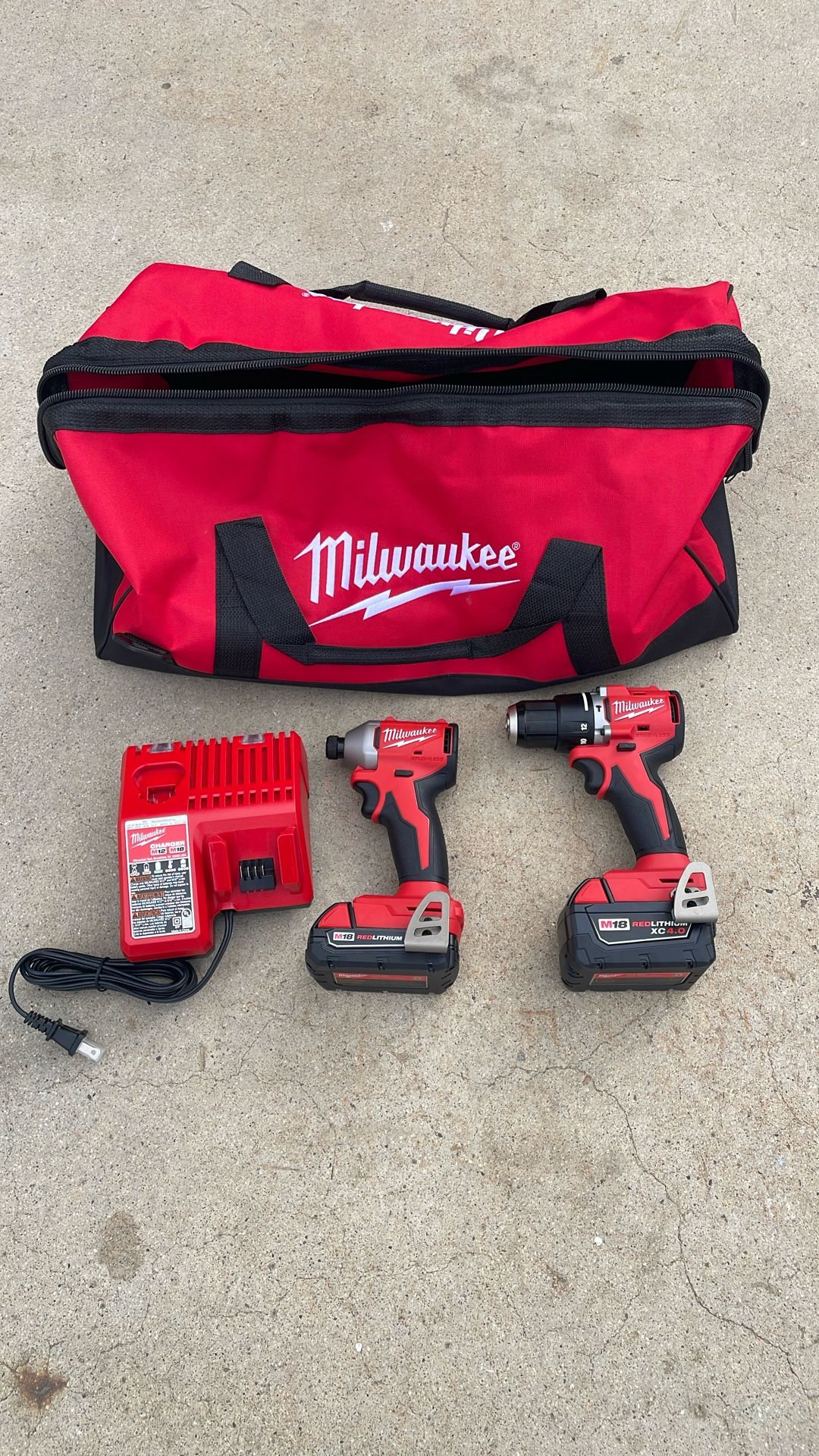 Milwaukee M18 18-Volt Lithium-Ion Brushless Cordless Compact Hammer Drill/Impact Combo Kit (2-Tool) with (2) Batteries, Bag