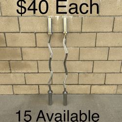 EZ Curl Bar For Weightlifting, Hip Thrusts, Squats & Lunges