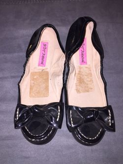New Betsey Johnson flat shoes size 6