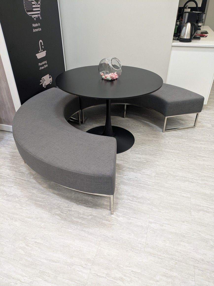 motiva lounge bench. not table