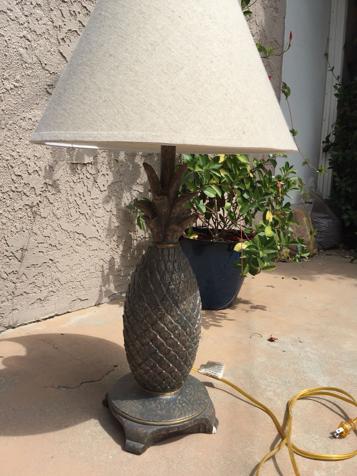 Palm style lamp