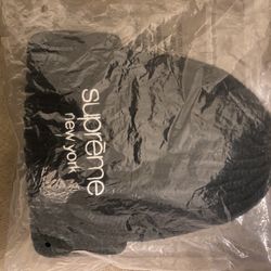 Supreme Beanie NWT $100  Black White New in plastic 