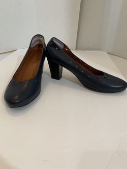 Gentle Souls Navy Heels Size 10