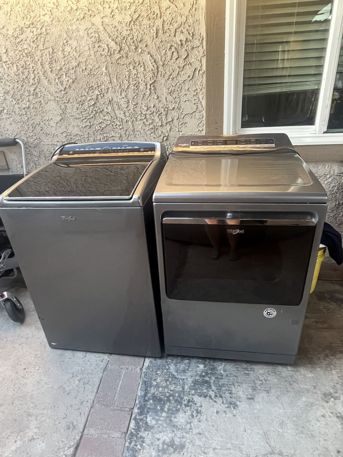 Whirl Pool Washer And Gas Dryer Set