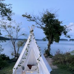 FREE Tent (flowers and pillows are not included) 