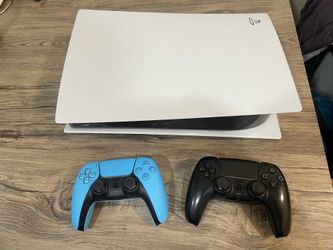 PS5 disc version w/ 2 controllers