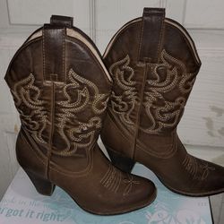 Maurices Macy Western Style Boots / Taupe  Size 7