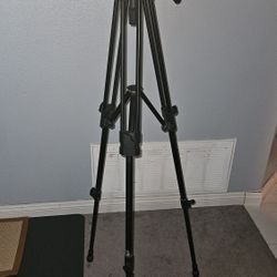 Sirui SH-05 Professional Video Tripod w/ Fluid Head