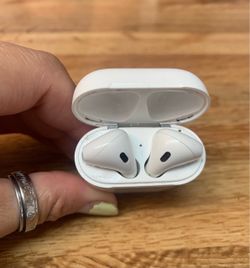 Apple  AirPods