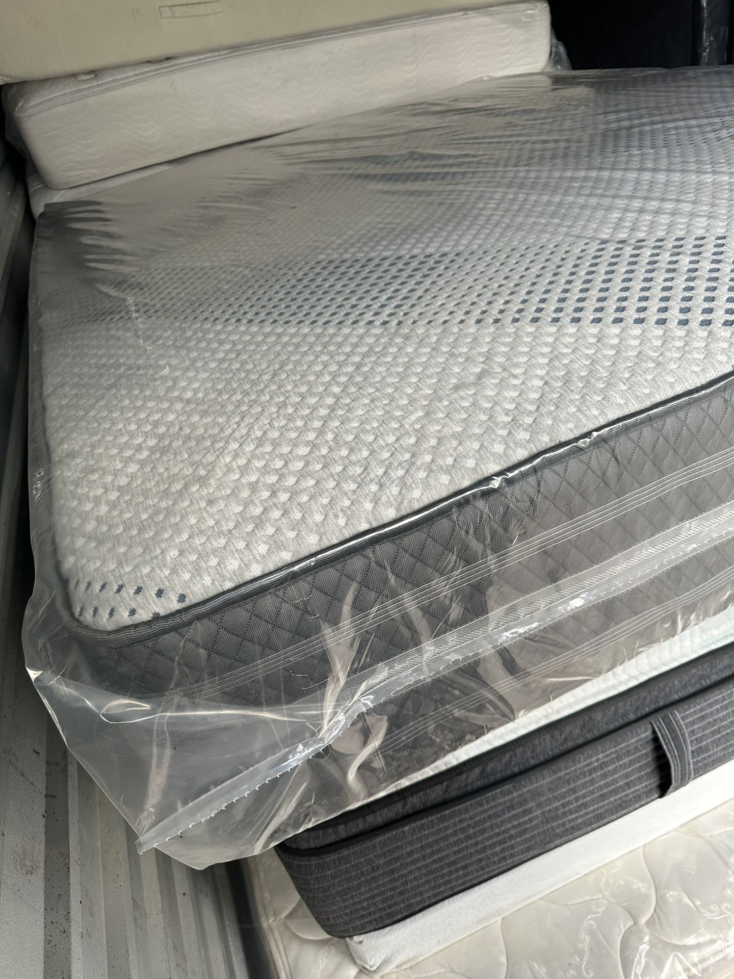 Queen Size Mattress And Box Spring