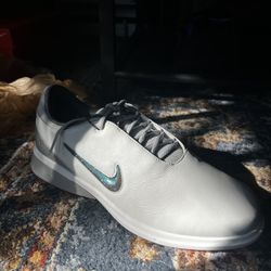 Nike Victory Tour 4 Size 12