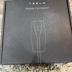 TESLA MOBILE CONNECTER CHARGER