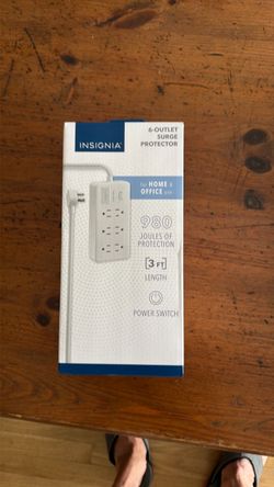 Insignia 6-Outlet Surge Protector
