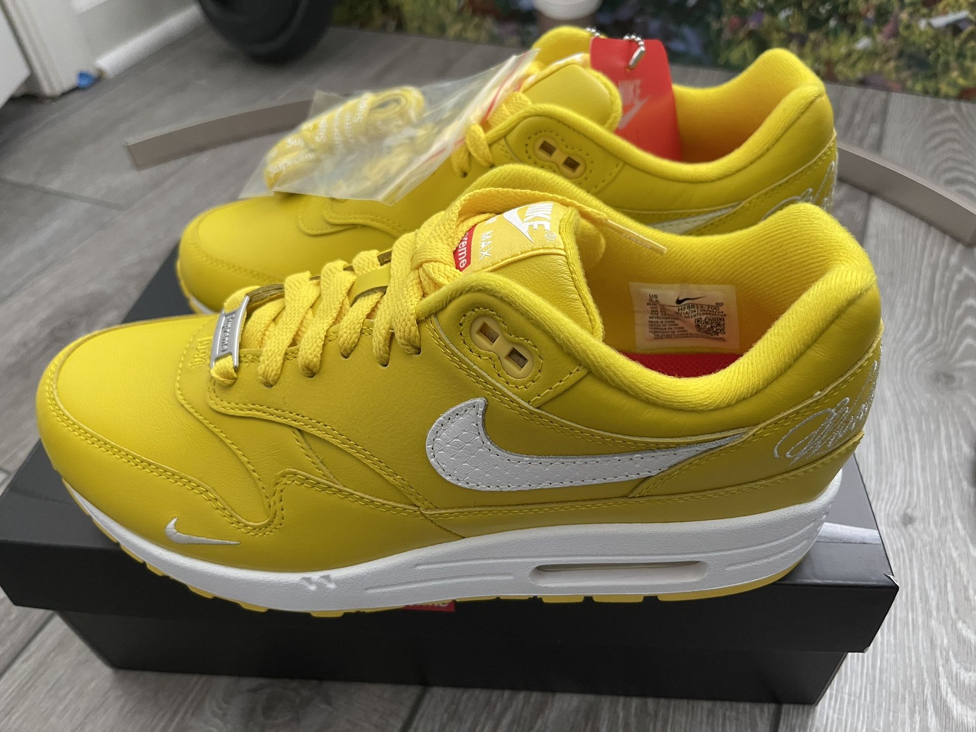 Nike Air Max 1 ‘87 yellow supreme size 8.5 new