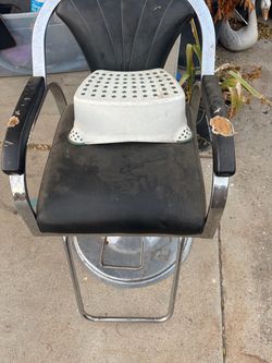 Salon chair