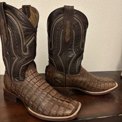 Size 9 Caiman Boots