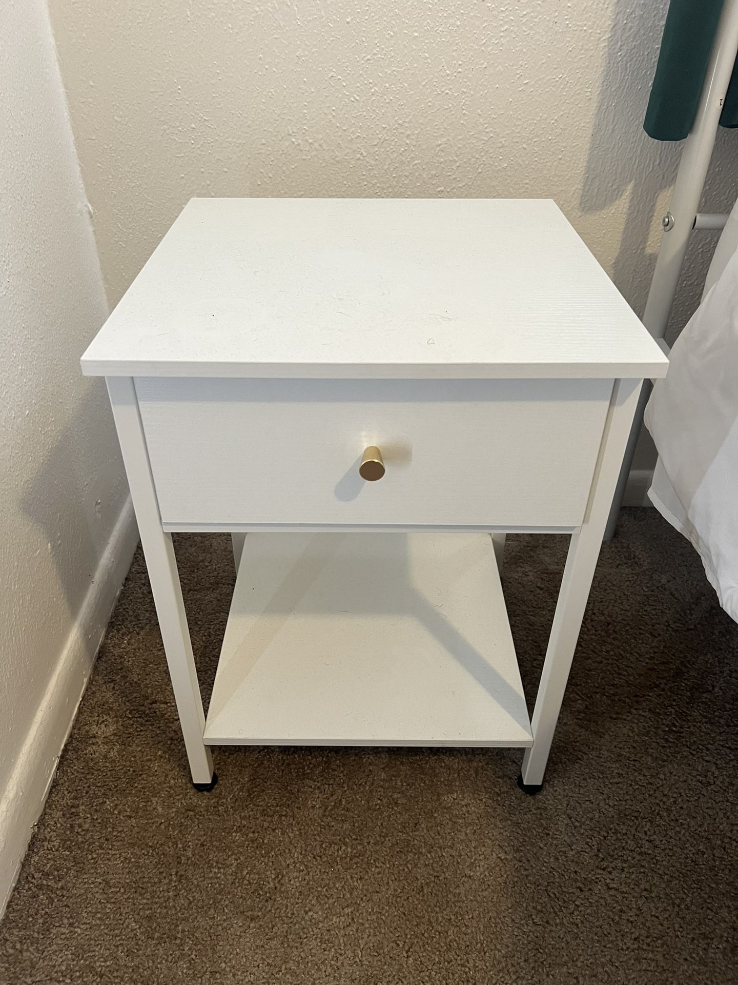 2 White Night Stands