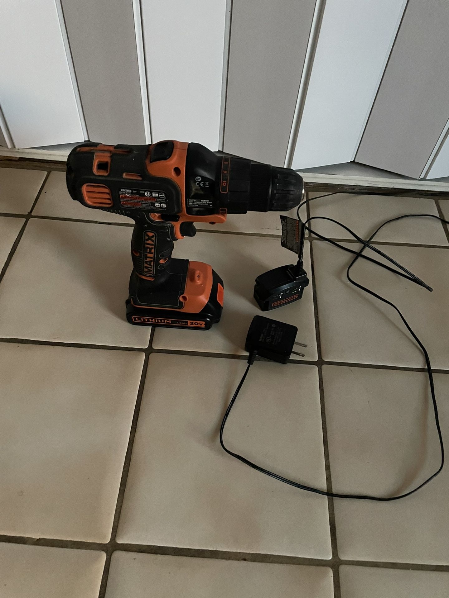 Black & Decker 20 V Max 3/8 Inch Cordless Drill With Charger