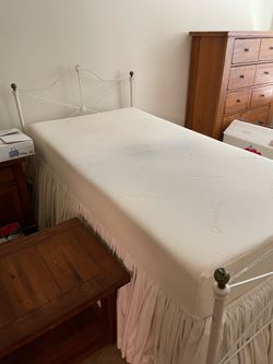 Single Tempurpedic mattress