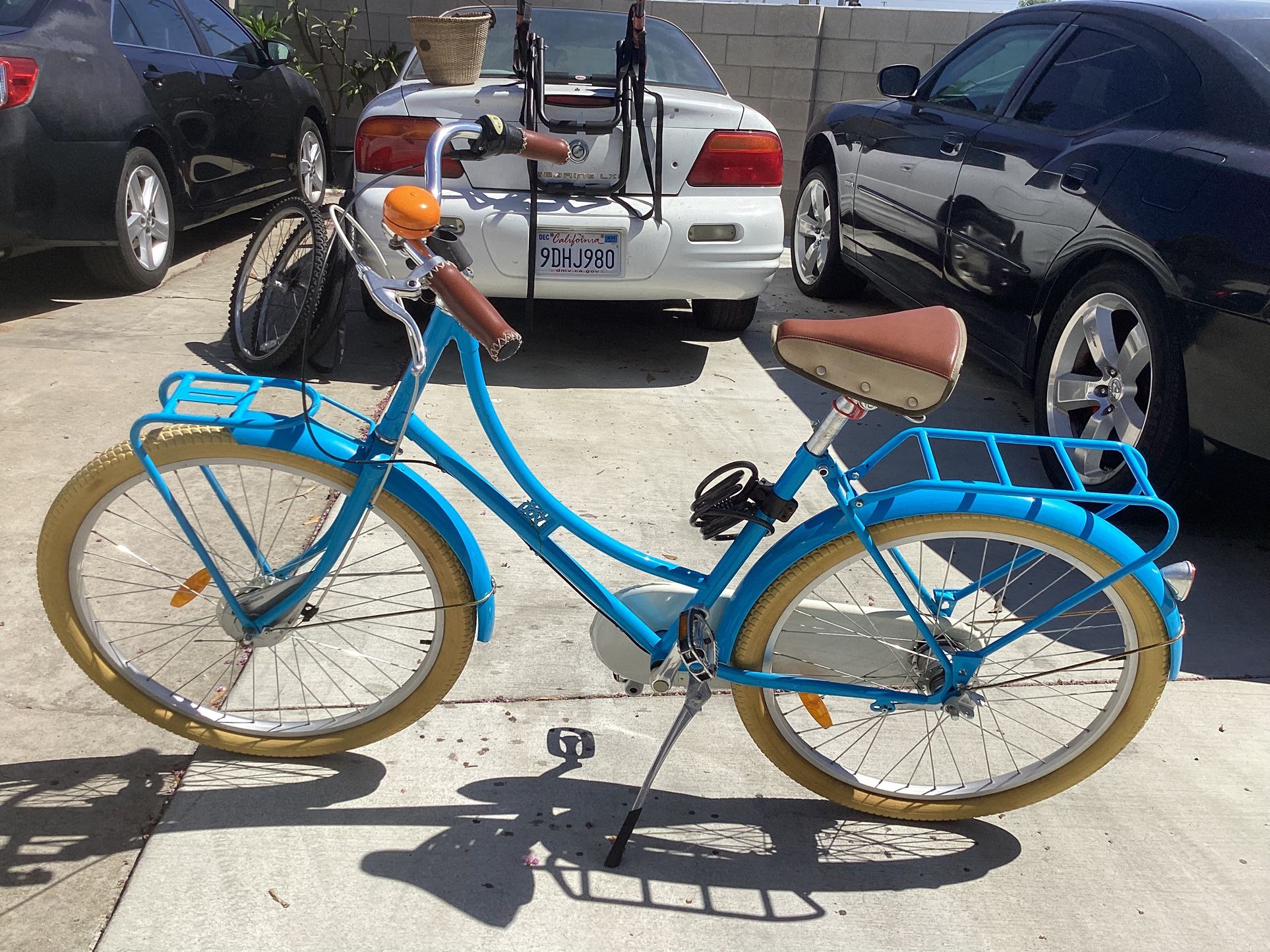 26” Beach Cruiser Republic Built By Disc Brakes Brand New Bike For Womens 3 Speeds Excellent Condition $250