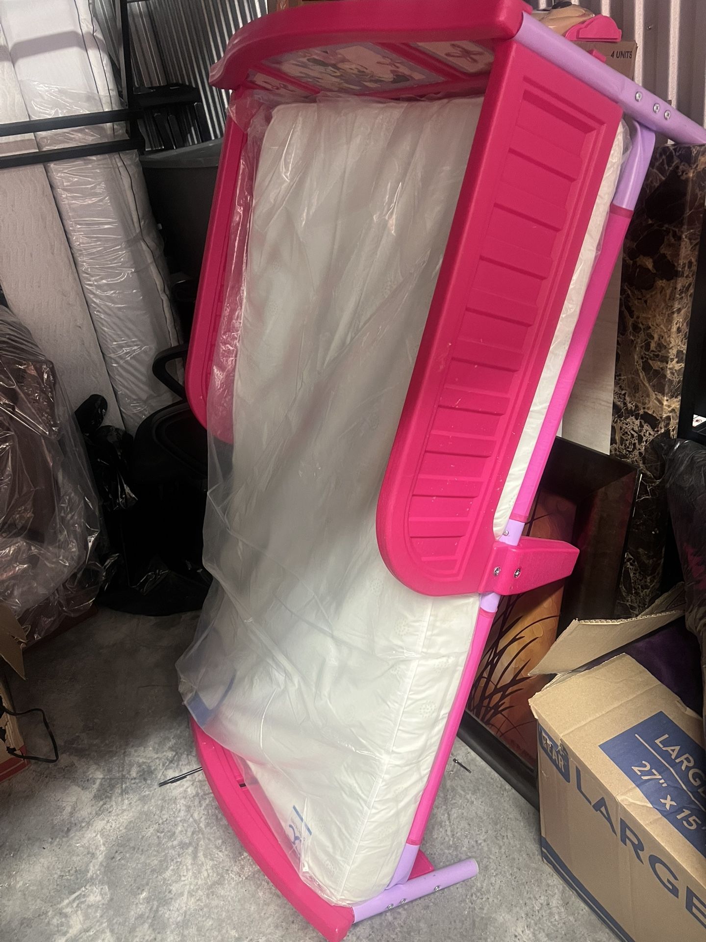Toddler Minnie Mouse bed