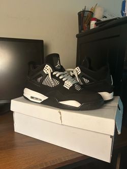 Jordan 4 white thunders