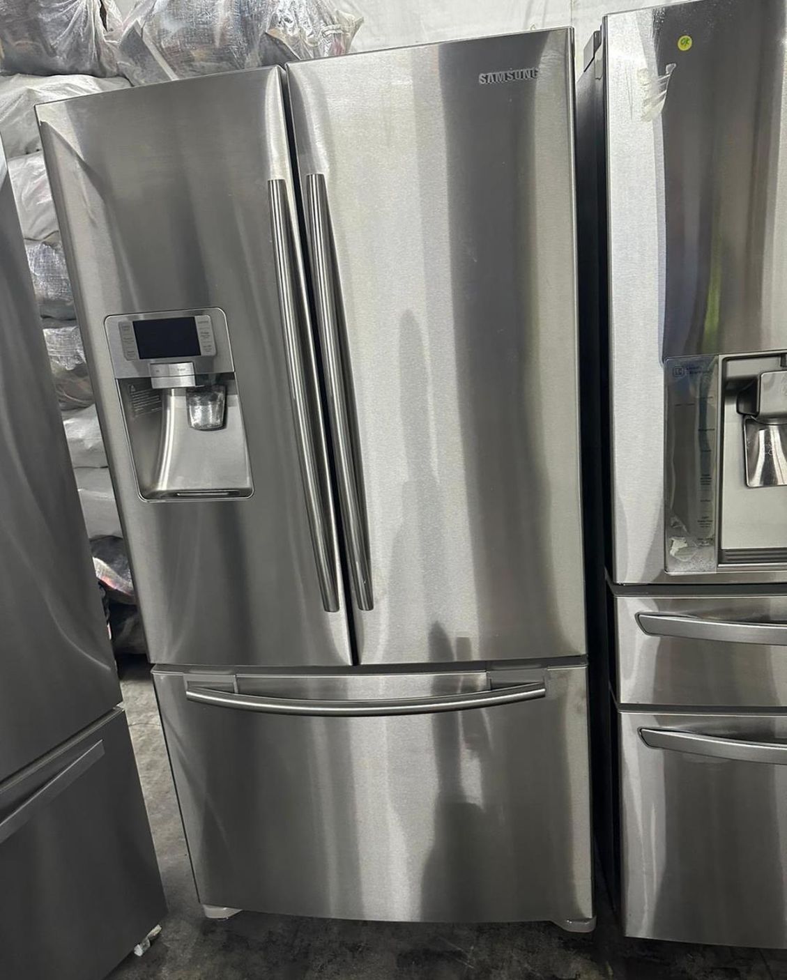 3-Door Samsung Fridge w/ Water Dispenser