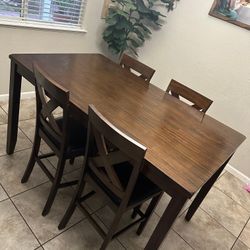 Wood Table And 4 Chairs 