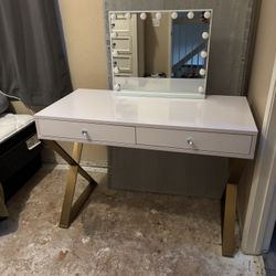 Impression Vanity Table w/ Swivel Chair