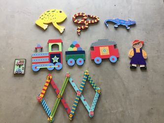 Kids Wooden Wall Decor and coat hanger Set