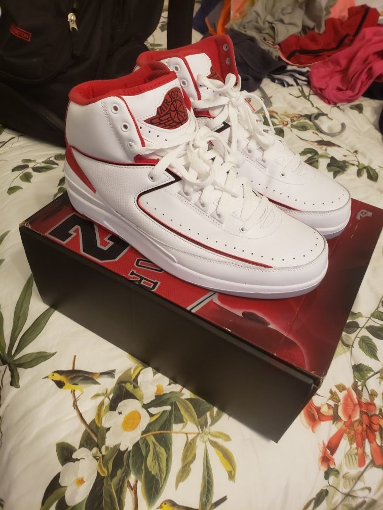 Jordan retro 2s size 10.5 cdps