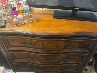 Wood dresser