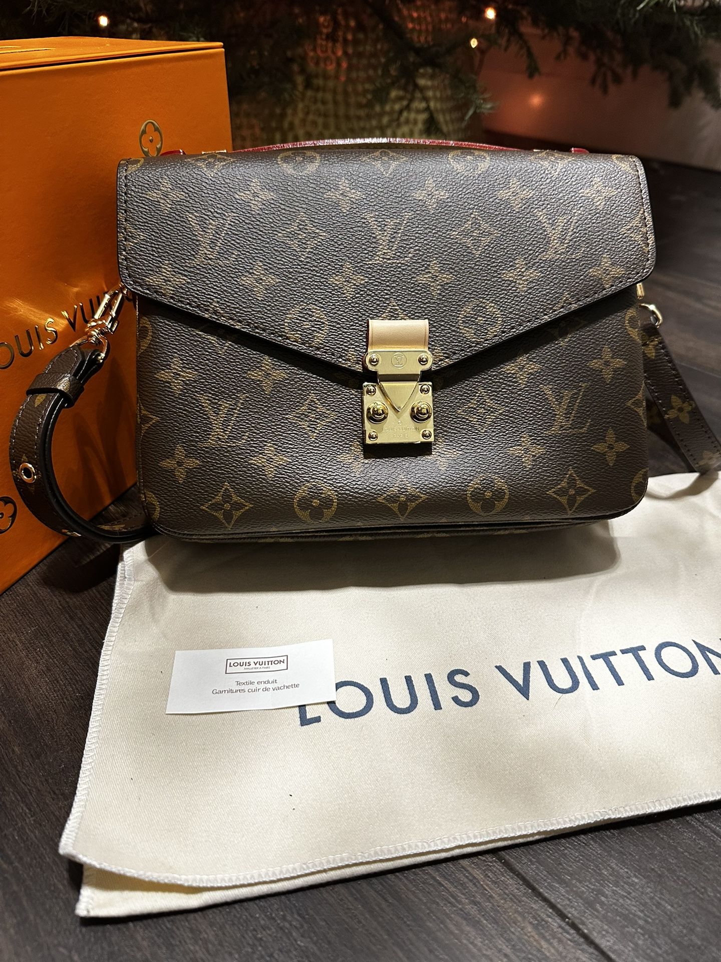 Louis Vuitton Pochette Metis Bag