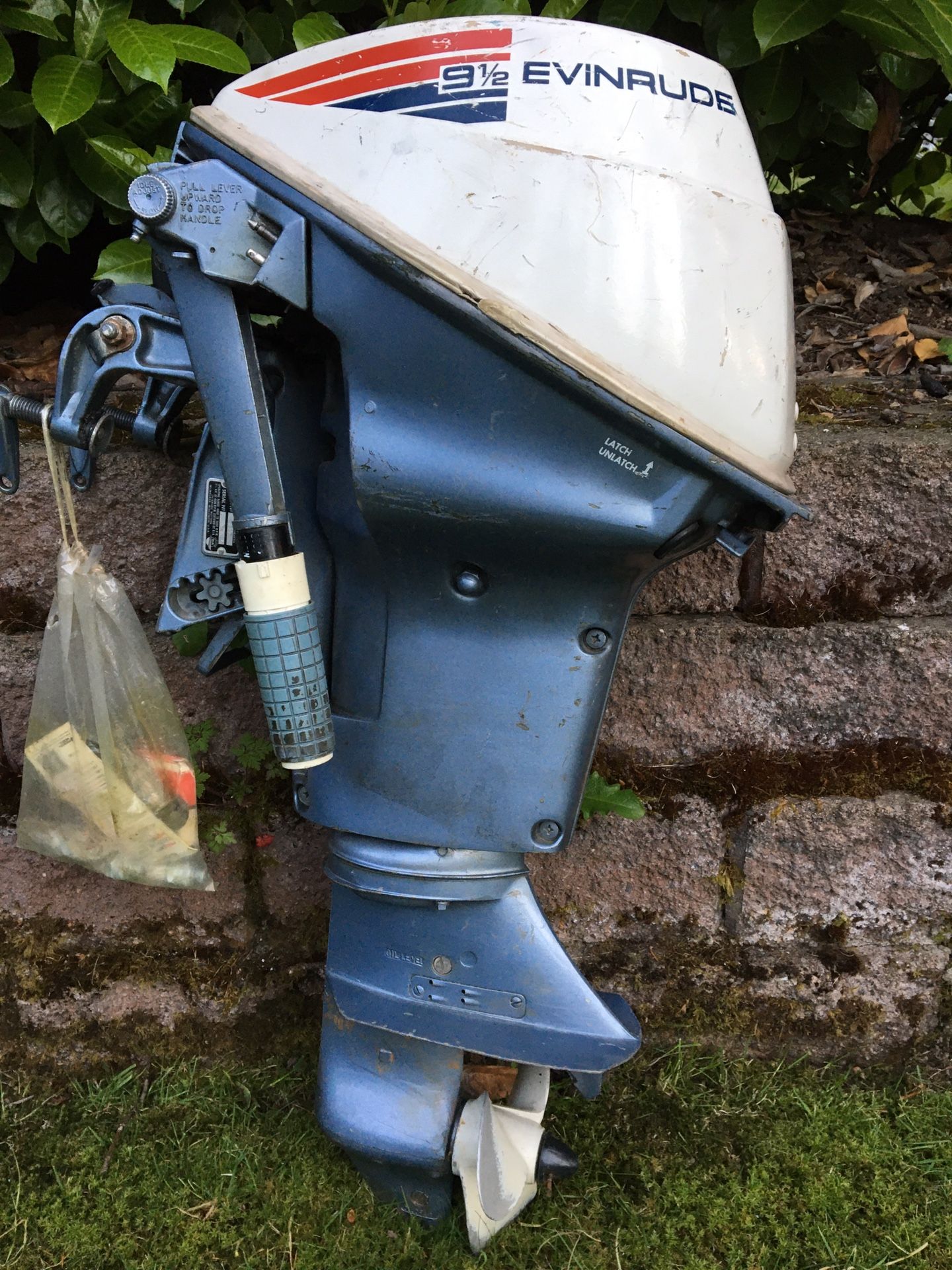 Evinrude 9.5 HP 2 Stroke Outboard Motor