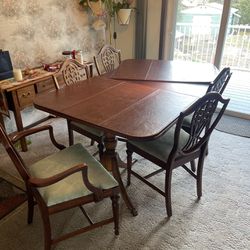 Duncon Phyfe Dinning Table And Chairs