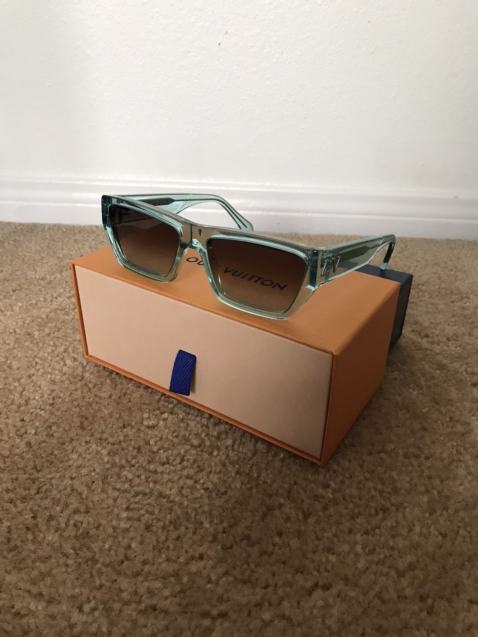 Louis Vuitton Twister Azur Sunglasses for Sale in Canyon Country