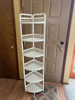 White wicker shelve
