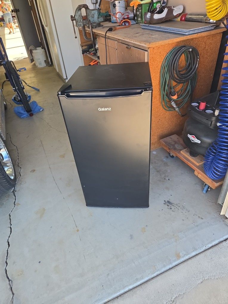 GALANZ 3.3 CF MINI FRIDGE