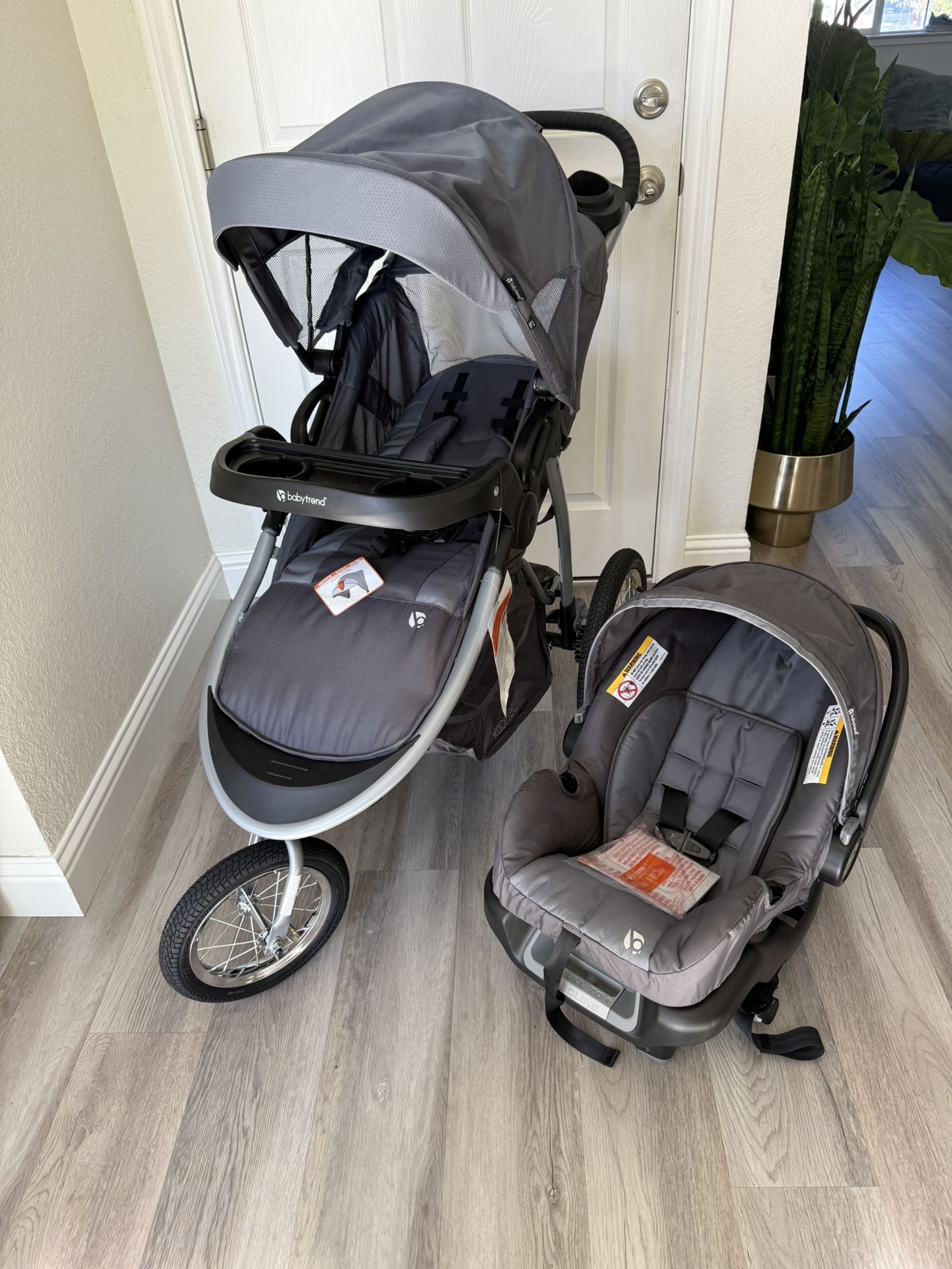 Jogger Stroller With A Car seat (BRAND NEW)