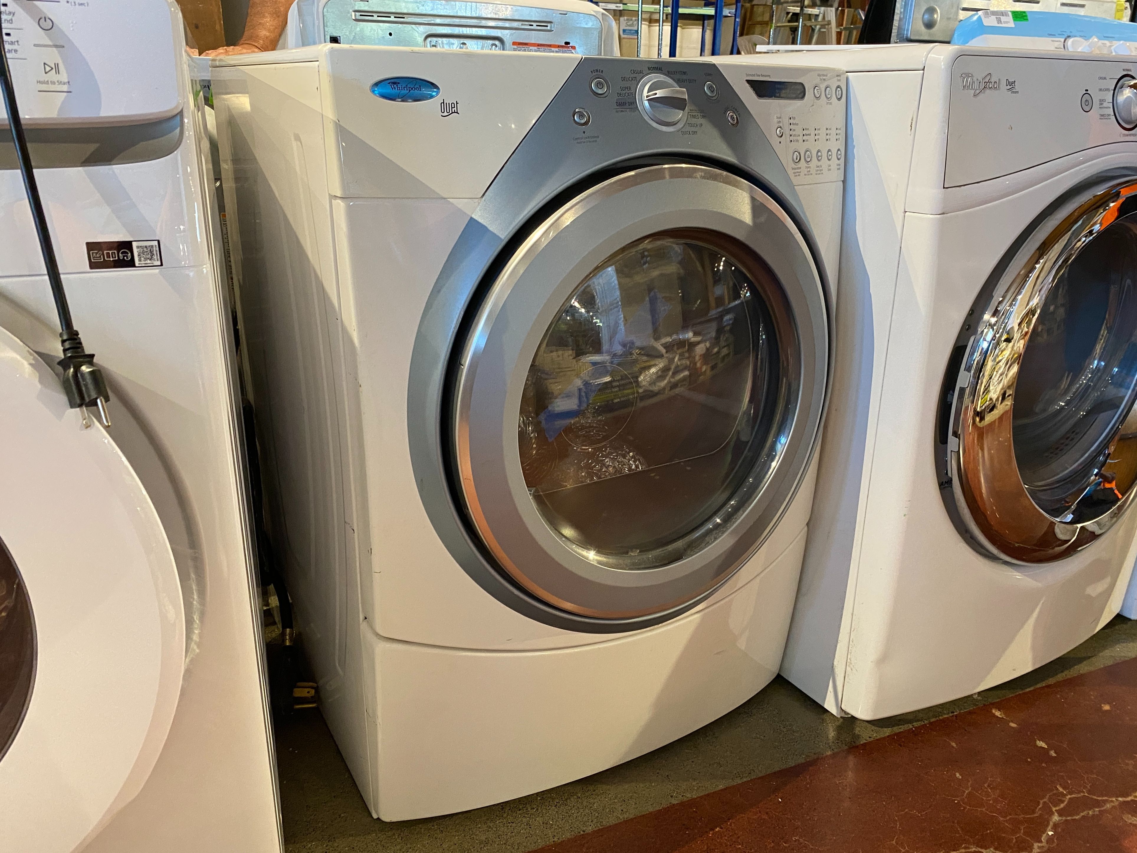 WHIRLPOOL Duet Dryer w/ Left Open Door